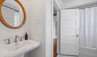 677 17TH St, Astoria, OR 97103