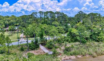104 Bay Colony Way, Apalachicola, FL 32320