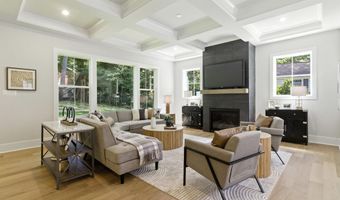 8202 MOCKINGBIRD Dr, Annandale, VA 22003