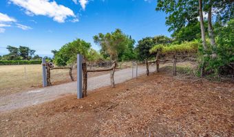 1074 Olinda Rd B, Makawao, HI 96768
