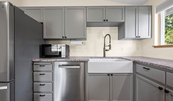 42020 FOREST COURT Ln, Astoria, OR 97103