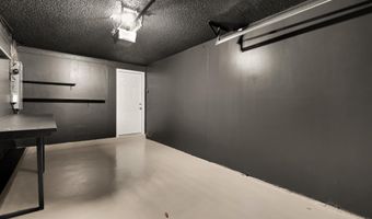 8730 EWING Dr, Bethesda, MD 20817