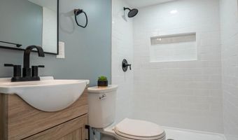 16 PAROLE St, Annapolis, MD 21401