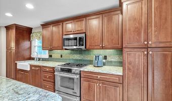 13 IRON Cir, Reading, PA 19607