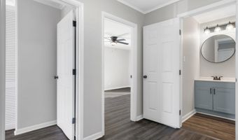 2014 W Lakeview Dr, Benton, AR 72015