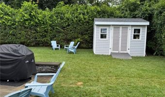 53 Center Ave, Middletown, RI 02842