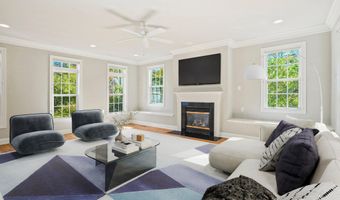 5604 HOOVER St, Bethesda, MD 20817