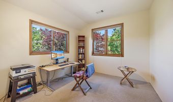 940 Pinecrest Ter, Ashland, OR 97520