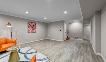 8706 BRAEBURN Dr, Annandale, VA 22003