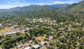 165 Water St, Ashland, OR 97520