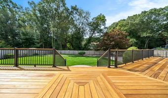 30 Dutchess Dr, Cranston, RI 02921
