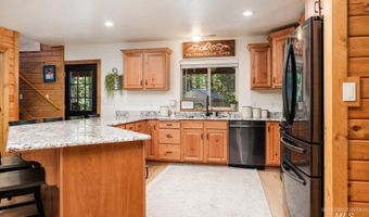 10390 Gamann Dr, Cascade, ID 83611