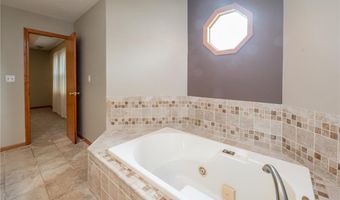 15143 Briarwood Dr, Basehor, KS 66007