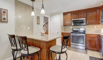 4 Lee Cir, Bloomfield, CT 06002