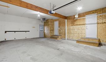 626 Willow Dr, Aberdeen, SD 57401