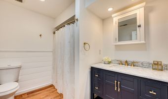 407 N DUBOIS Rd, Ariel, WA 98603