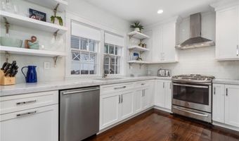 28 John St, Newport, RI 02840