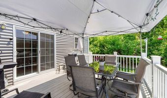 34 Amesbury Ave, Amesbury, MA 01913