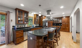 101 Hidden Meadow Ct, Apple Valley, MN 55124