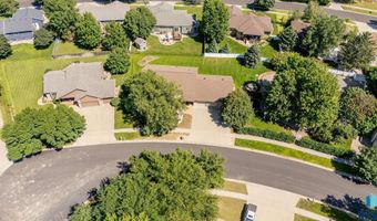 412 E Meadowlark Cir, Brandon, SD 57005