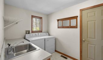 9 Maxwell Dr, Brookline, NH 03033