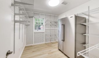2403 SHERWOOD HALL Ln, Alexandria, VA 22306