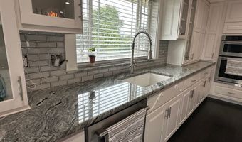 711 1ST St, Brookings, OR 97415