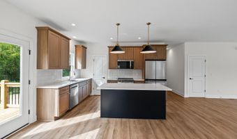 9041 Stonewall Rd, Appomattox, VA 24522