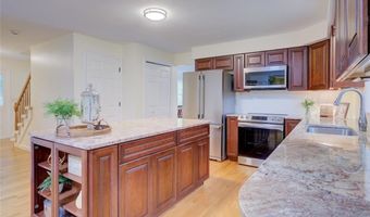 31 Edgewater Rd, Narragansett, RI 02882