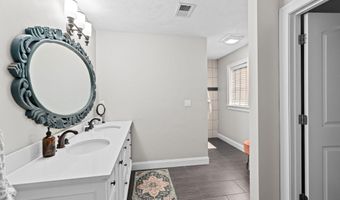 5 Bosuns Ln, Bourne, MA 02532