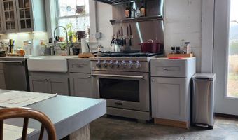 59 Wagon Rd, Alpine, TX 79830