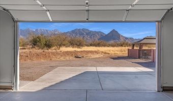 135 W Hawk Way, Amado, AZ 85645