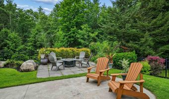 15 Strafford Ln, Bedford, NH 03110