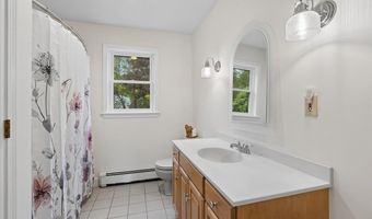 240 Sandown Rd, Chester, NH 03036