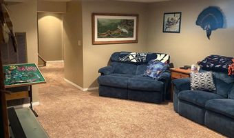 917 9th St, Aurora, NE 68818