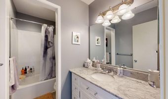 718 Peninsula Ct, Ann Arbor, MI 48105
