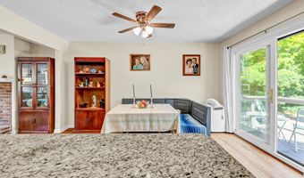 116 Homestead Ln 116, Brookfield, CT 06804
