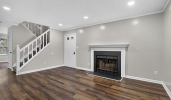 2425 Dunsworth Dr, Columbus, OH 43235