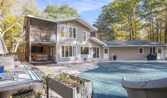 7160 River Valley Dr SE, Alto, MI 49302