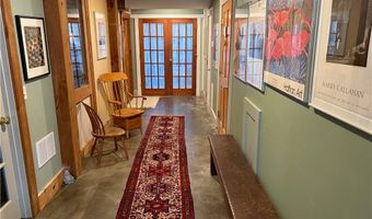 30 Bradford St, Bristol, RI 02809