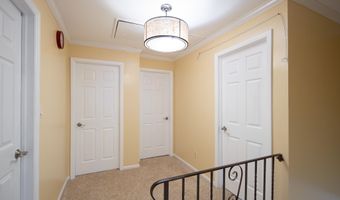 51 Aspen Cir, Albany, NY 12208