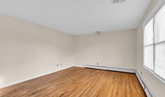 35 Spruce St, Beachwood, NJ 08722