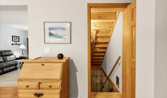 21 Bowling Green Ln, Belfast, ME 04915