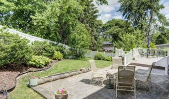 4 Lee Cir, Bloomfield, CT 06002