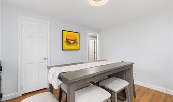 22 Franconia Dr, Cranston, RI 02920