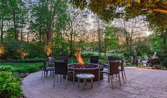 520 Bristol Dr, Aurora, OH 44202