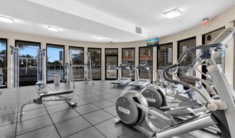 20515 E Country Club Dr 747, Aventura, FL 33180