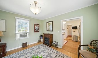 29 Park Ave, Belford, NJ 07718