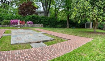8904 BRIDGEHAVEN Ct, Alexandria, VA 22308
