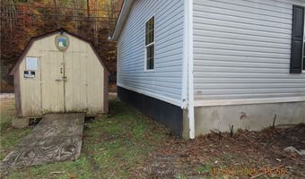 3142 Buffalo Creek Rd, Accoville, WV 25606